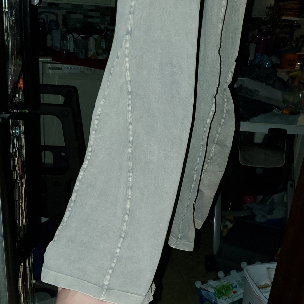 Stylish Gray Women's Leggings - Picture 2 of 4